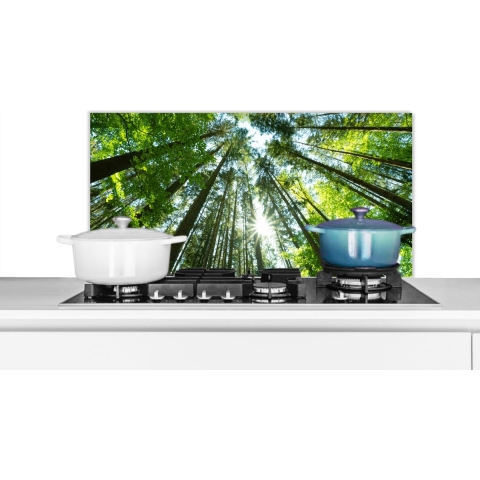 Spatscherm Keuken - Kookplaat Achterwand - Spatwand Fornuis - 90x45 cm - Bos - Licht - Zomer - Groen - Aluminium - Wanddecoratie - Muurbeschermer - Hittebestendig
