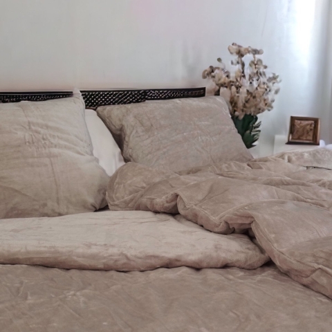 Velvet - Dekbedovertrek - Taupe - Bruin - Lits Jumeaux - Dekbedovertrek 240x200 cm - 240x220 cm - 2 Kussenslopen - Wit - Tweepersoons - Laken - Zacht - Teddy Dekbedovertrek - Fluffy Dekbedovertrek - Luxe Beddengoed met Velvet aan beiden zijden
