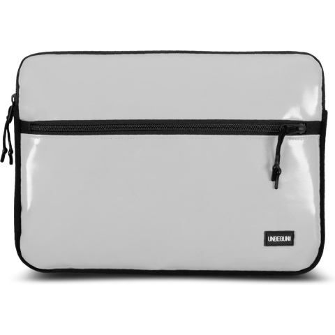 MacBook Air 13 inch hoes met voorvak (van gerecycled materiaal) - Grijze laptop sleeve/case voor de MacBook Air 13.3 inch M1/M2 (2022/2023)