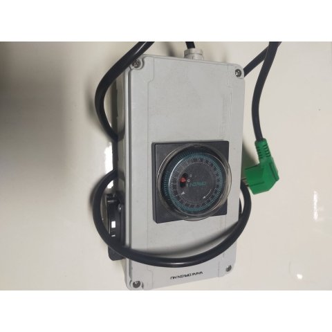 Davin DV-12 Relaiskast 2x600 Watt+Kachel Maximaal vermogen van 6 Amp.