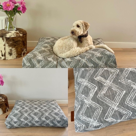 Hondenkussen Spike maat Large- hondenbed- dierenkussen- met wasbare hoes- Dog bed- liefleukenhip