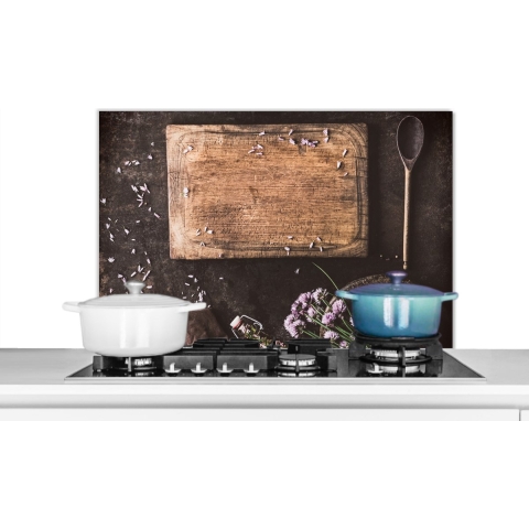 Spatscherm Keuken - Kookplaat Achterwand - Spatwand Fornuis - 80x55 cm - Snijplank - Kruiden - Lepel - Keuken - Rustiek - Vijzel - Bieslook - Aluminium - Wanddecoratie - Muurbeschermer - Hittebestendig