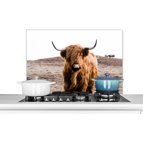Spatscherm Keuken - Kookplaat Achterwand - Spatwand Fornuis - 90x60 cm - Schotse hooglander - Landschap - Koe - Stier - Bruin - Dieren - Natuur - Aluminium - Wanddecoratie - Muurbeschermer - Hittebestendig