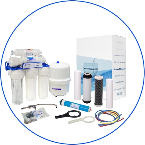 Zelfbouw huishoudelijk 5 staps osmosesysteem met opslagtank . Osmoseapparaat osmosetoestel osmose
