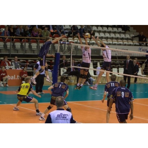 KWD Volleybalnet 3,0 mm Nylon - Staalkabel + Stokken - Zwart- Afmeting 9,5 x 1,0 meter