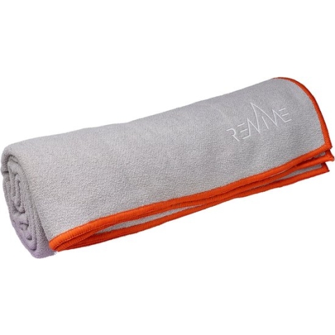YOGA "GRIP" handdoek met silicone nopjes aan onderzijde, formaat 183 x 61 cm, kleur lichtgrijs, lichtgewicht, voor extra hygiene, super absorberend, snel droogbaar, wasbaar, perfect voor op reis, soft touch, gerecycled materiaal. Perfecte grip!