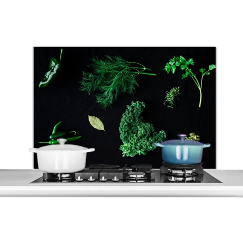 Spatscherm Keuken - Kookplaat Achterwand - Spatwand Fornuis - 100x65 cm - Specerijen en kruiden op zwarte achtergrond - Aluminium - Wanddecoratie - Muurbeschermer - Hittebestendig