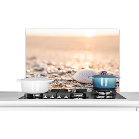 Spatscherm - Keuken decoratie - Schelpen - Strand - Zon - Achterwand keuken - Spatwand - Spatscherm strand - 90x60 cm - Muurbeschermer