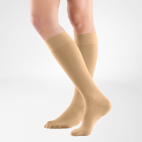 Bauerfeind - VenoTrain soft - AD - M - plus - short - siliconenband noppen - Ccl 2 - unisex - gesloten tenen - caramel - paar