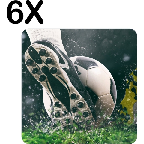 BWK Flexibele Placemat - Voetballers in Actie in de Regen - Set van 6 Placemats - 50x50 cm - PVC Doek - Afneembaar