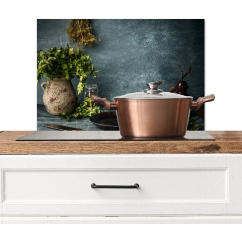 Spatscherm Keuken - Kookplaat Achterwand - Spatwand Fornuis - 70x50 cm - Kruiden - Specerijen - Pan - Mes - Grijs - Rustiek - Aluminium - Wanddecoratie - Muurbeschermer - Hittebestendig