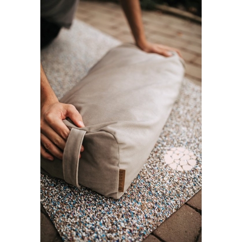 Pierre Sports Yoga Bolster - Rond Rechthoekig - Van Gerecycleerd Materiaal - Duurzaam Yoga Rol - Zachte Versie - Beige Grijs