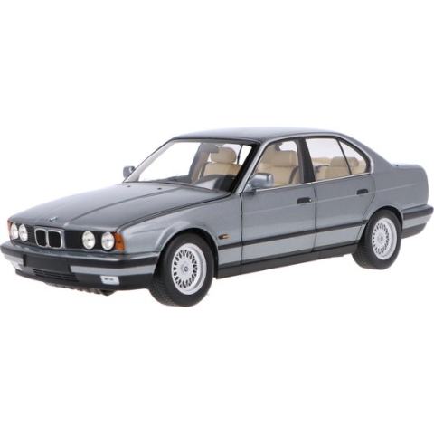 BMW 535i (E34) 1988 - 1:18 - Minichamps