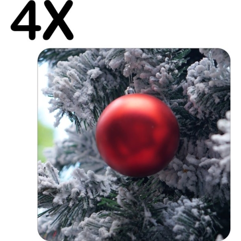 BWK Flexibele Placemat - Rode Kerstbal in Besneeuwde Boom - Set van 4 Placemats - 50x50 cm - PVC Doek - Afneembaar