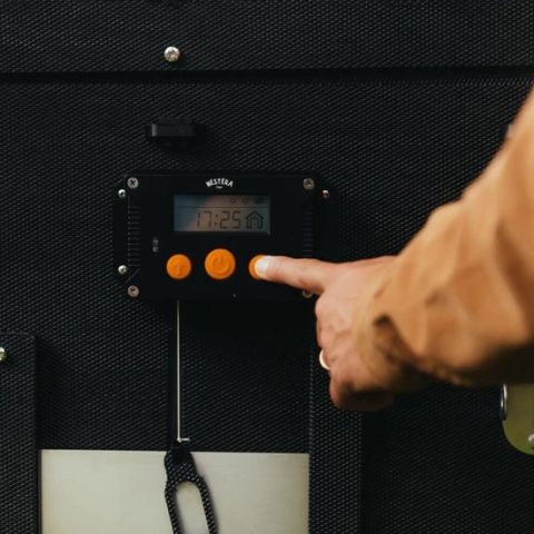 Nestera - Kippenhokken & Accessoires - Nestera Automatische Deuropener - Houdt je kippen s'nachts veilig tegen roofdieren - Niet meer 's avonds naar buiten om het kippenhok dicht te maken