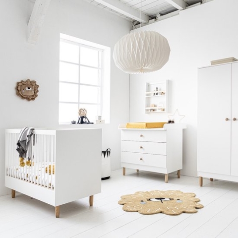 Petite Amélie ® Ledikant - Babybed wit 120x60 cm - Lattenbodem instelbaar in 3 hoogtes - Geschikt tot ongeveer 2 jaar - Stevig Bed dankzij Massief Hout & Sterk Plaatmateriaal