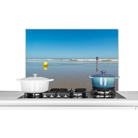 Spatscherm Keuken - Kookplaat Achterwand - Spatwand Fornuis - 90x60 cm - Noordzee - Strandbal - Geel - Aluminium - Wanddecoratie - Muurbeschermer - Hittebestendig