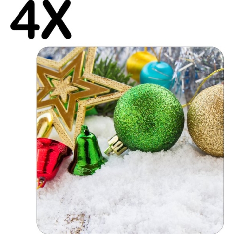BWK Luxe Placemat - Kerstballen in de Sneew - Kerstsfeer - Set van 4 Placemats - 40x40 cm - 2 mm dik Vinyl - Anti Slip - Afneembaar