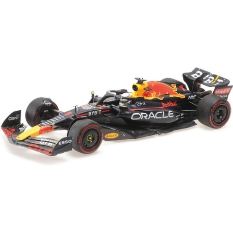 Oracle Red Bull Racing RB18 #1 Winner Hungarian GP 2022 - 1:18 - Minichamps