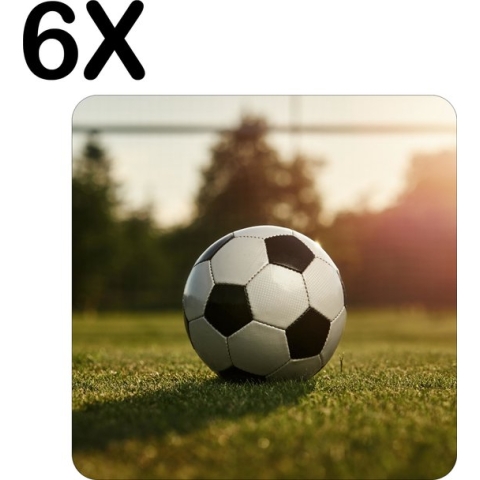 BWK Flexibele Placemat - Voetbal op het Gras voor het Goal - Set van 6 Placemats - 40x40 cm - PVC Doek - Afneembaar