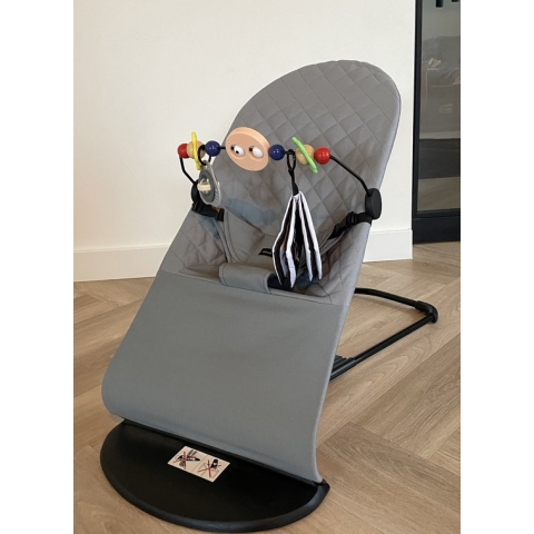 JAXX- wipstoel-grijs-met-speelboog-babystoel-baby swing-schommelstoel baby-baby bouncer- wipstoel baby-baby swing-wipstoeltjes-schommelstoel-bouncer
