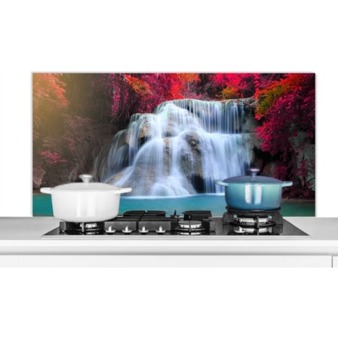 Spatscherm Keuken - Kookplaat Achterwand - Spatwand Fornuis - 120x60 cm - Waterval - Bomen - Rood - Landschap - Natuur - Aluminium - Wanddecoratie - Muurbeschermer - Hittebestendig