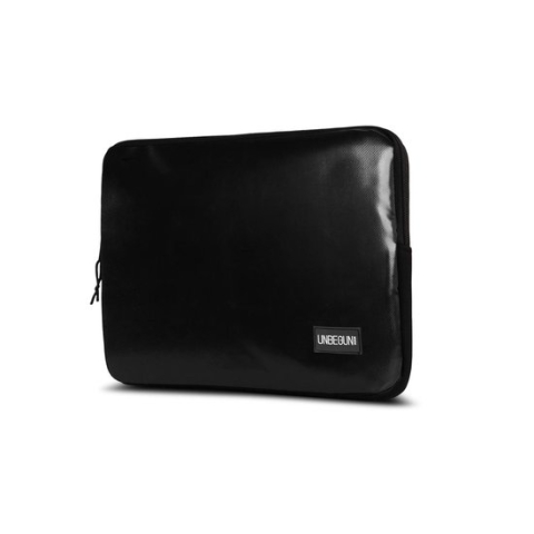 MacBook Air 13 inch hoes van gerecycled materiaal (duurzaam) - Zwarte laptop sleeve/case voor de MacBook Air 13 inch M2 (2022/2023)