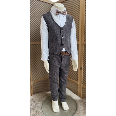 luxe jongens kostuum-kinderpak- kinderkostuum-3 delige set - grijsbruine vest, grijsbruine broek (taupe kleur), bedrukte hemd, vlinderstrik-bruidsjonkers-bruiloft-feest-verjaardag-fotoshoot-communie- 7 jaar maat 122