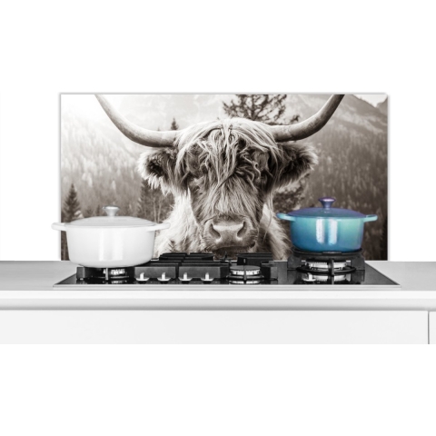 Spatscherm Keuken - Kookplaat Achterwand - Spatwand Fornuis - 100x50 cm - Koe - Schotse Hooglander - Zwart - Wit - Aluminium - Wanddecoratie - Muurbeschermer - Hittebestendig - Alternatief voor glazen spatscherm