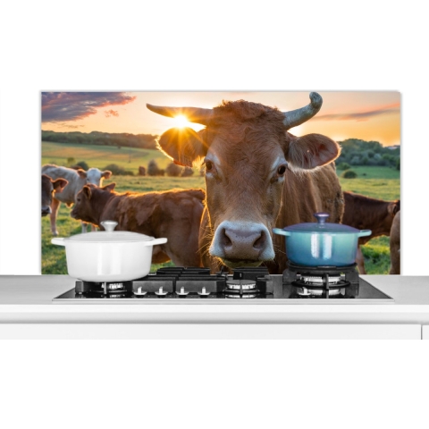 KitchenYeah - Spatscherm - Koeien - Zonsondergang - Natuur - Dieren - Koe - Keuken decoratie - 120x60 cm - Spatscherm koe - Spatwand - Achterwand keuken