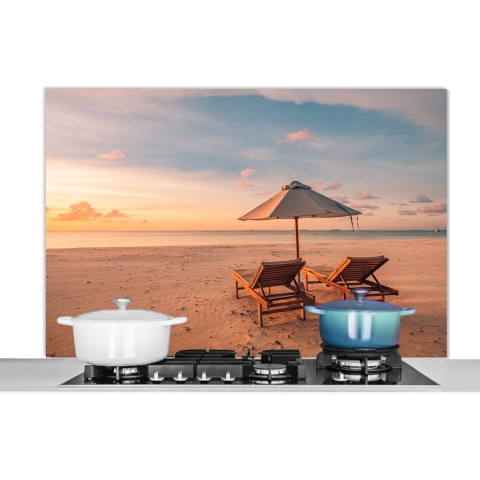 Spatscherm Keuken - Kookplaat Achterwand - Spatwand Fornuis - 120x80 cm - Strand - Ligbed - Parasol - Aluminium - Wanddecoratie - Muurbeschermer - Hittebestendig