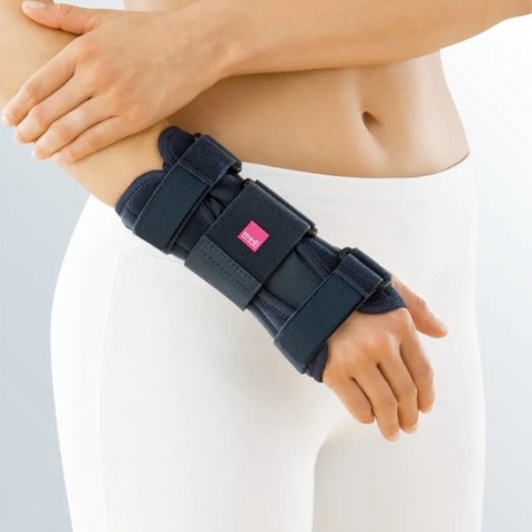 Medi Manumed Polsbrace-Rechts-Maat 2: 19 - 23 cm