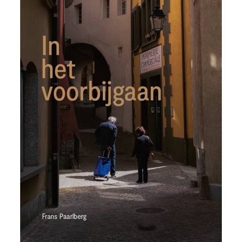 In het voorbijgaan (Hardback)