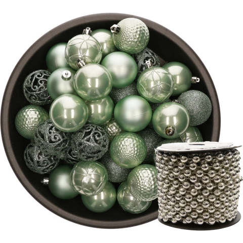 Kunststof kerstballen 37x stuks mintgroen 6 cm en kralenslinger zilver -