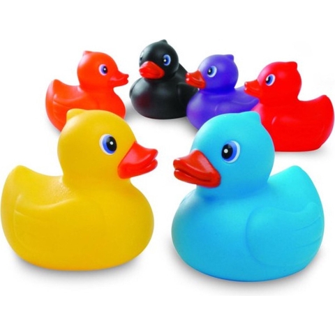 12x stuks rubber badeendjes gekleurd 6 cm -