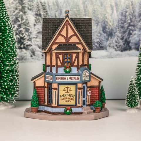 Hendron & Partners Barristers 14x22x24 cm Kersthuisje - Lemax