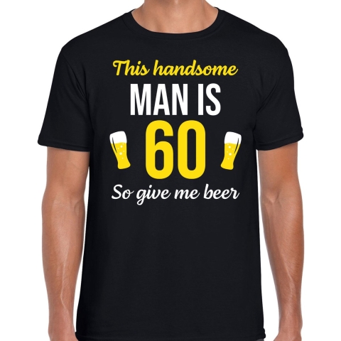 Verjaardag cadeau t-shirt 60 jaar - this handsome man is 60 give beer zwart voor heren M -