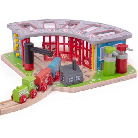 Houten rails - Luxe remise voor 5 treinen