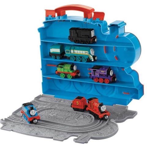 Thom Speelt thomas: travel and play