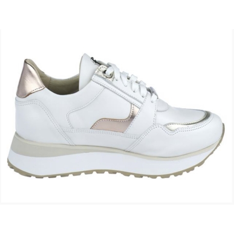 Footnotes 31.007 Sneakers