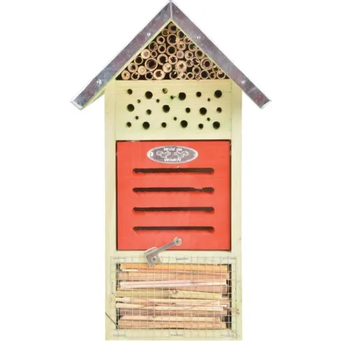 Houten insectenhotel.