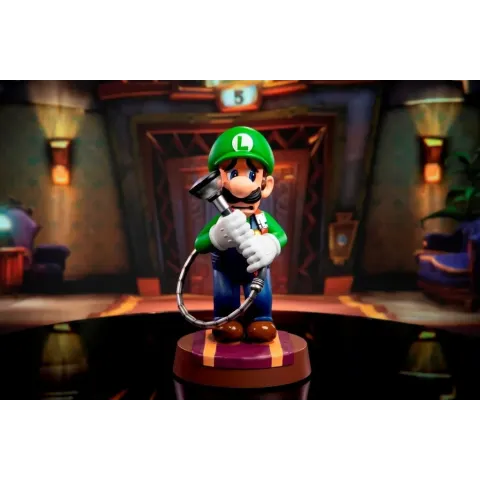 Luigi's Mansion 3: Luigi 9 inch PVC Standard Edition